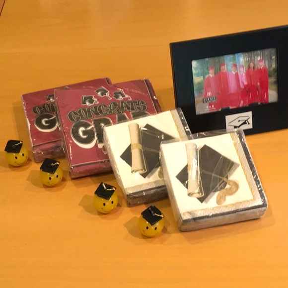 Graduation Bundle - Photo Frame, Candles, Napkins - Picture 1 of 12